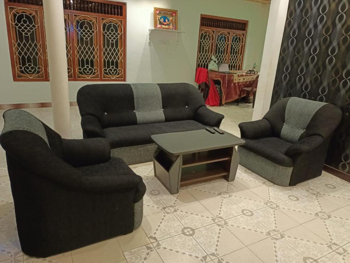 Nallur Holidays Inn Jaffna Exteriör bild